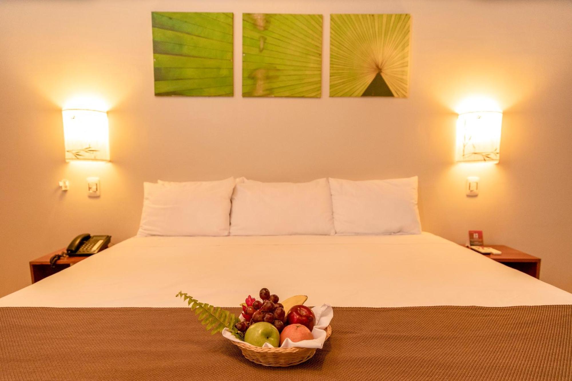 Dm Hoteles Tarapoto Exteriör bild